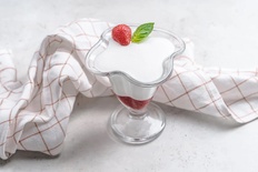 Jagodna Panna-Cotta sladica